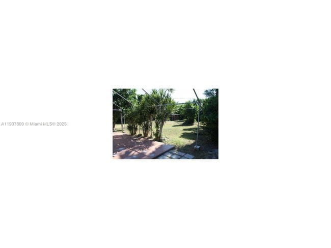 102 Miami Gardens Rd in West Park, FL - Building Photo - Building Photo