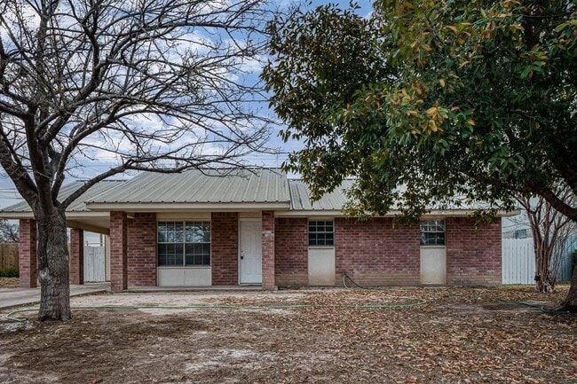 718 Sage Dr in Del Rio, TX - Building Photo - Building Photo