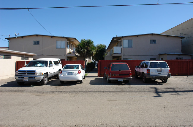 125-129 N B St in Lompoc, CA - Foto de edificio - Building Photo