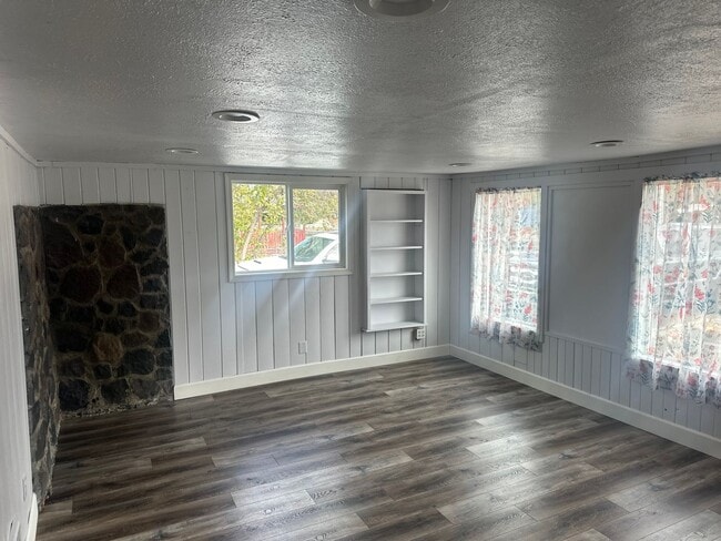 4350 Altamont Dr in Klamath Falls, OR - Building Photo - Building Photo