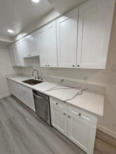 10674 Holman Ave in Los Angeles, CA - Foto de edificio - Building Photo