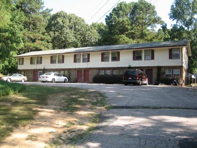 206-216 Fox Park Rd in Louisburg, NC - Building Photo