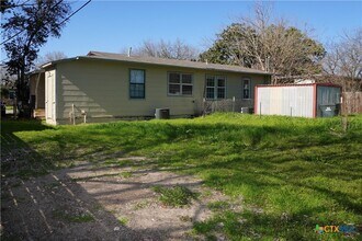 1006 Haynes St in San Marcos, TX - Building Photo - Building Photo