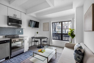 27E E 128th St in New York, NY - Building Photo