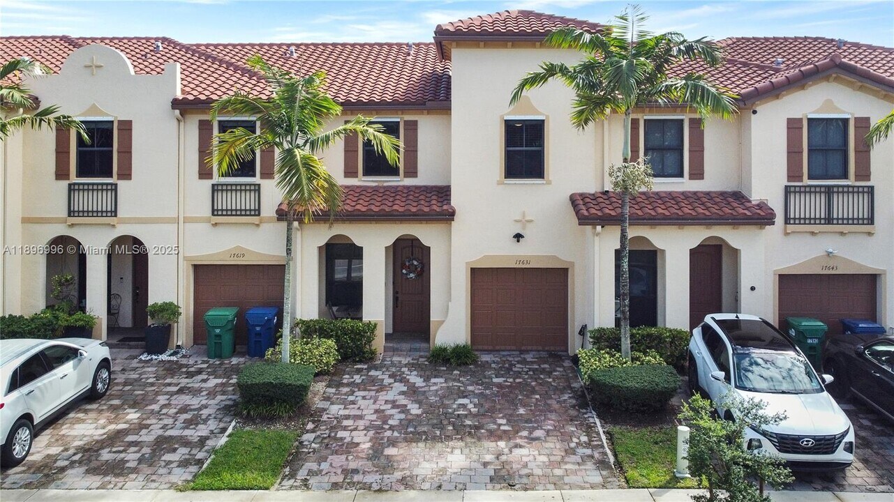 17631 SW 153rd Path in Miami, FL - Building Photo