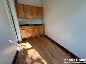 145 Chiswick Rd, Unit #12 in Boston, MA - Foto de edificio - Building Photo