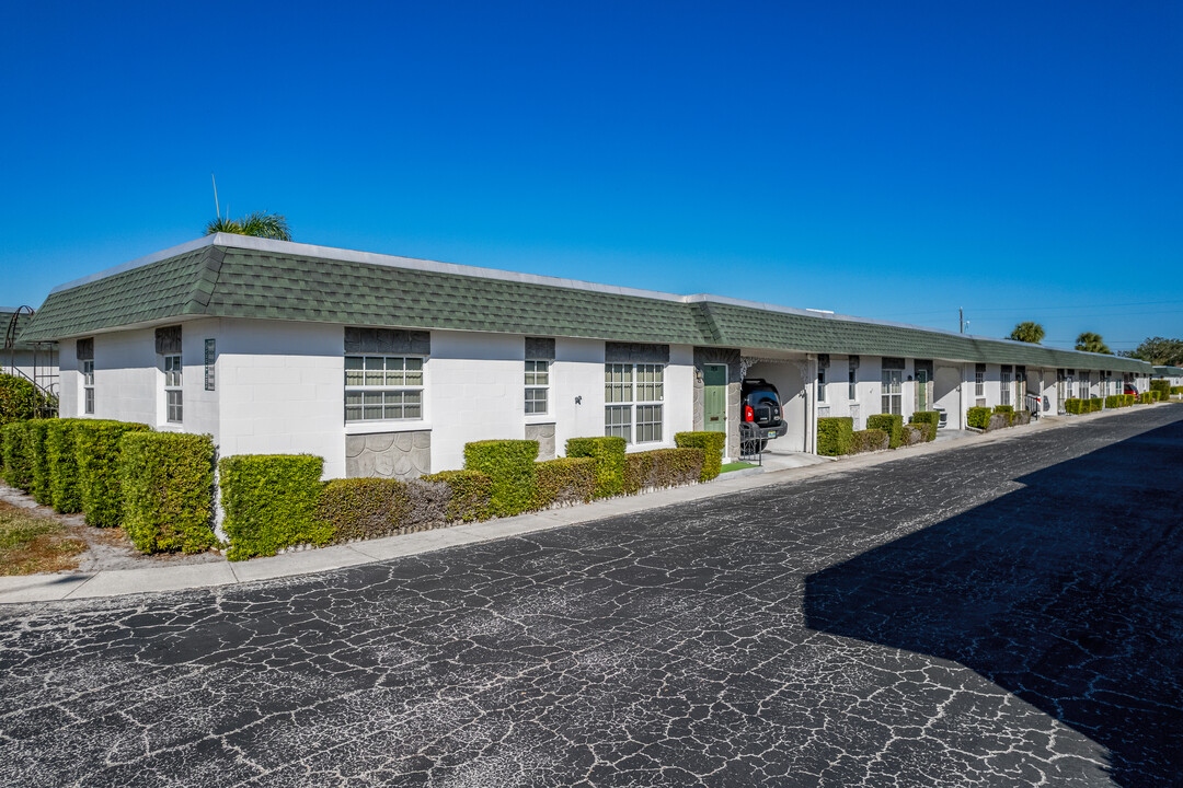 Tyrone Villas in St. Petersburg, FL - Foto de edificio