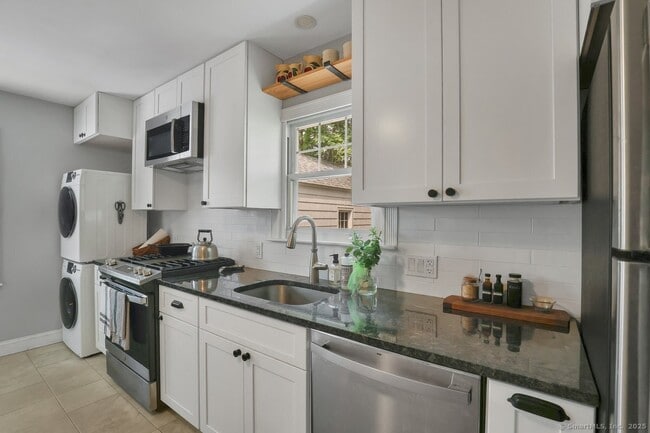 3 W St Hts in Cromwell, CT - Building Photo - Building Photo