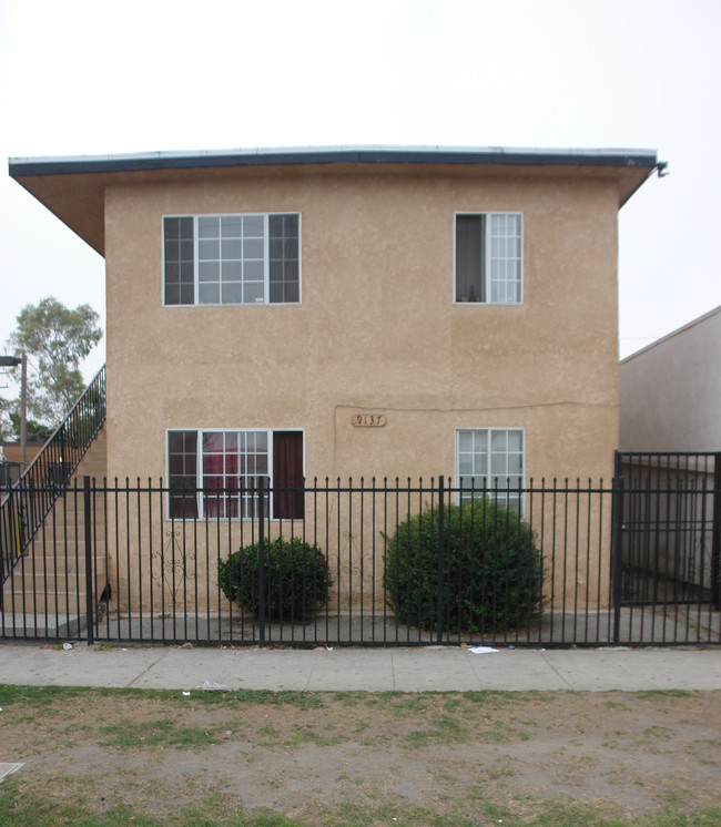 9137 Broadway in Los Angeles, CA - Building Photo - Building Photo