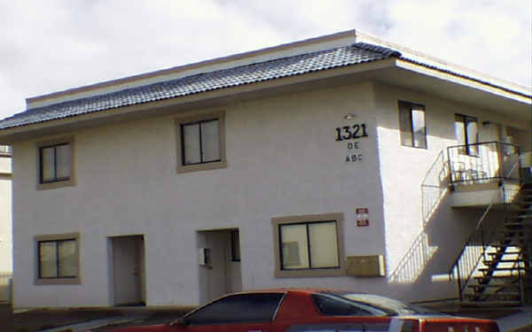 Kari Apartments in Las Vegas, NV - Building Photo - Building Photo