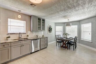 7210 NW Willow Creek Dr in Lawton, OK - Building Photo - Building Photo