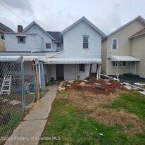609 S Valley Ave in Olyphant, PA - Building Photo