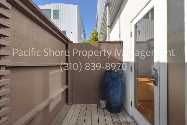 545 1/2 Rose Ave, Unit 545.5 in Venice, CA - Building Photo - Building Photo
