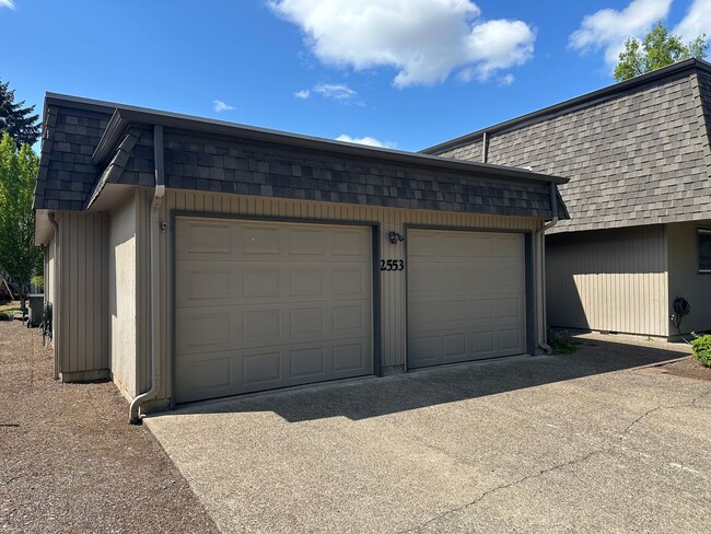 2553 Chuckanut St in Eugene, OR - Building Photo - Building Photo