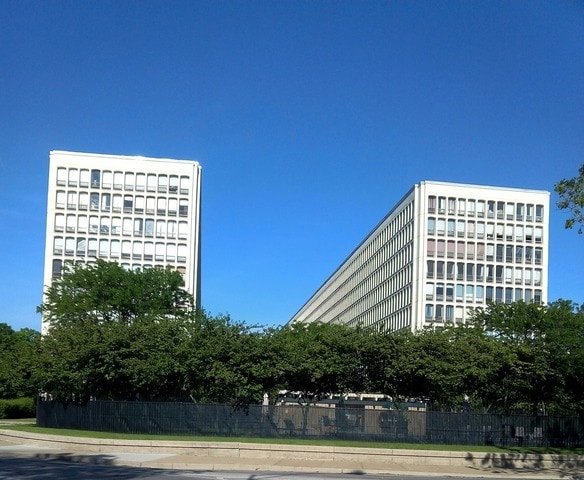 property at 1401 E 55th St