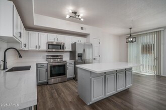 18250 N Cave Creek Rd in Phoenix, AZ - Building Photo - Building Photo
