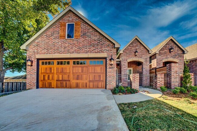 2430 W Imperial Ct in Broken Arrow, OK - Building Photo - Building Photo