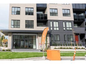 8509-8158 158 St in Surrey, BC - Building Photo