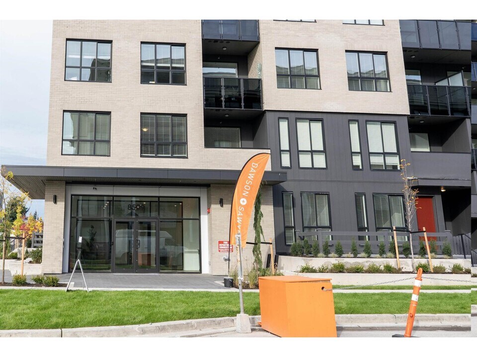 8509-8158 158 St in Surrey, BC - Building Photo