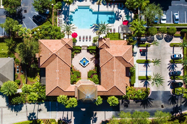 Madison Gateway in St. Petersburg, FL - Foto de edificio - Building Photo
