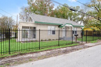5001 McKinney St in Houston, TX - Building Photo - Building Photo