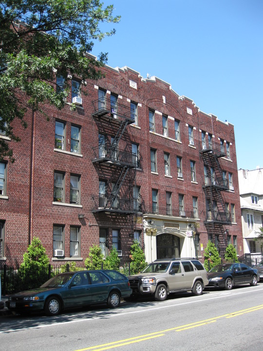 2516 Bedford Ave in Brooklyn, NY - Building Photo