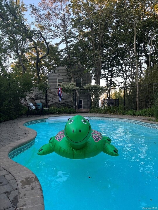 23 Park Pl in Calverton, NY - Building Photo