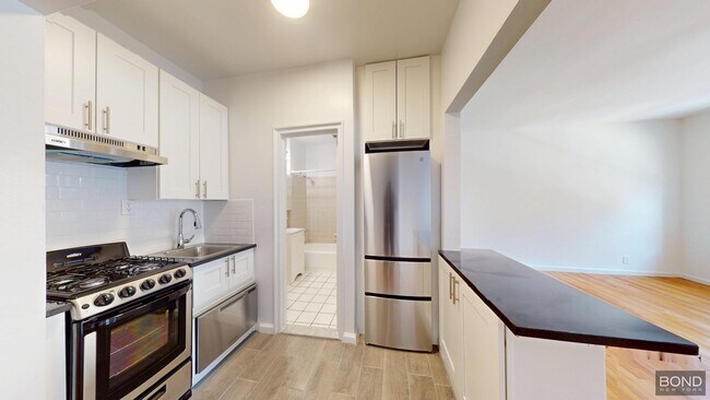 947 1st Ave in New York, NY - Building Photo - Building Photo