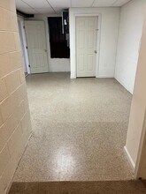 17101 Clear Creek Dr in Silver Spring, MD - Foto de edificio - Building Photo