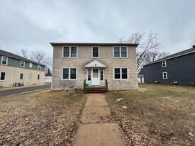 1713 Goff Ave, Unit 4 in Eau Claire, WI - Building Photo