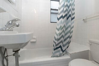 317 E 93rd St in New York, NY - Building Photo - Building Photo