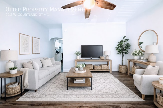 property at 613 W Courtland St