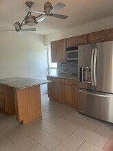 6104 White Oak Ln in Tamarac, FL - Building Photo - Building Photo