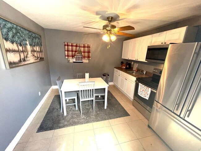 2403 Oswego Ave-Unit -3 in West Palm Beach, FL - Building Photo - Building Photo