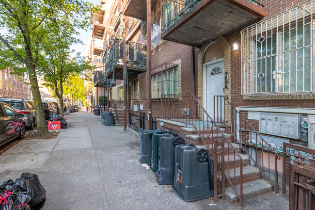 31 Lorimer St in Brooklyn, NY - Building Photo - Building Photo