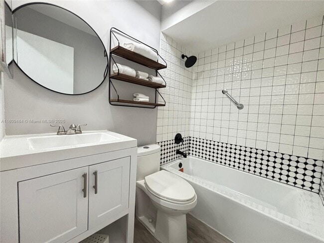 1597 Springside Dr in Weston, FL - Building Photo - Building Photo