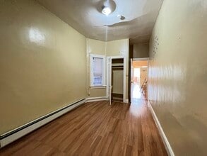46 Saint Pauls Ave, Unit 2R in Jersey City, NJ - Building Photo - Building Photo