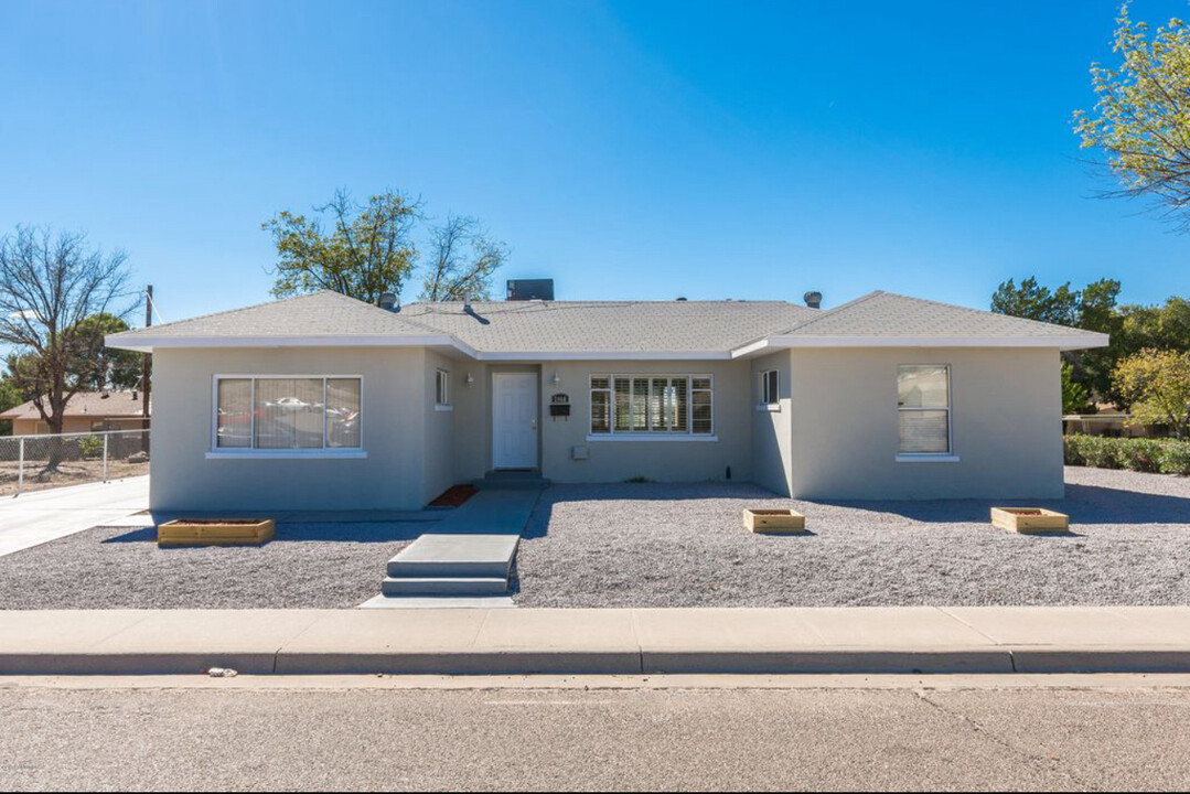 2460 Jordan Rd in Las Cruces, NM - Building Photo