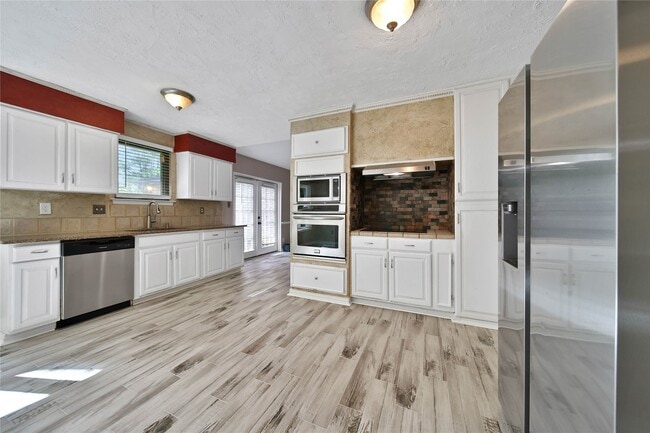 property at 2006 Mermaid Ln