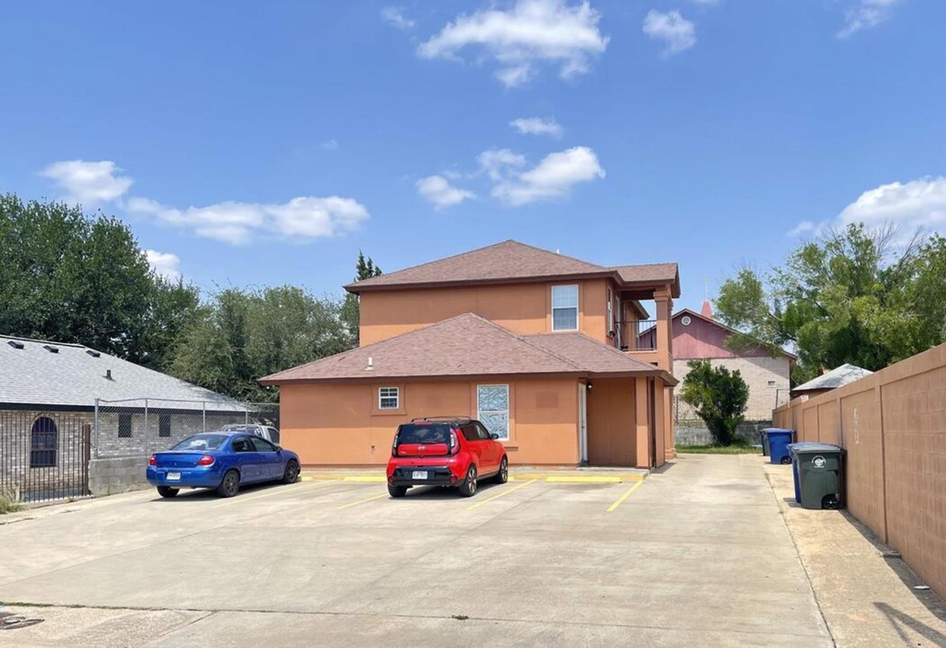 3025 Potomac Loop in Laredo, TX - Building Photo