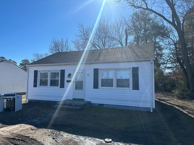 property at 13 E Laburnum Ave