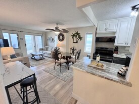 303 Atlantic Ave in Virginia Beach, VA - Building Photo