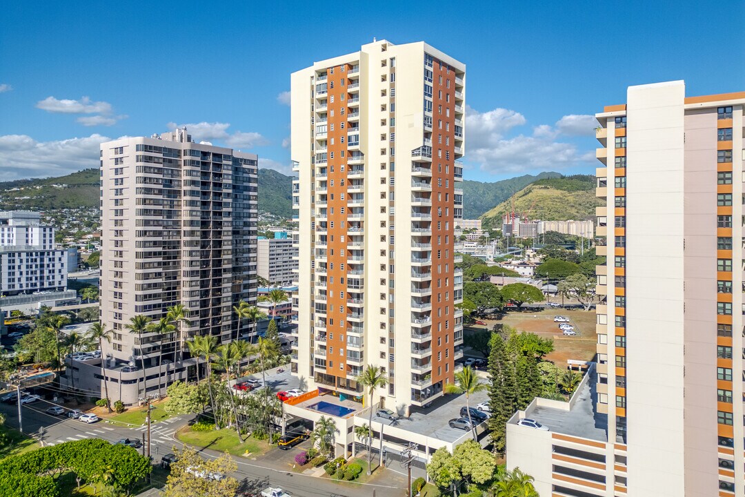 Hale Kulanui in Honolulu, HI - Foto de edificio