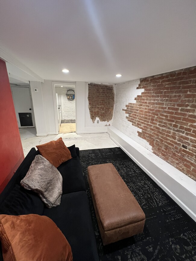 1310 I St NE, Unit English Basement in Washington, DC - Building Photo - Building Photo
