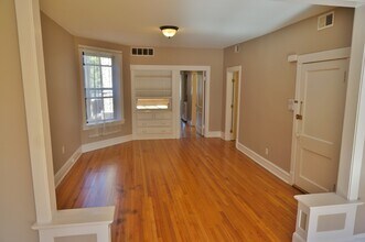 1922 W Irving Park Rd, Unit 3 in Chicago, IL - Building Photo - Building Photo