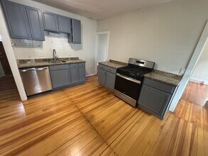 23 Pleasant St, Unit 25 pleasant st in Chicopee, MA - Foto de edificio - Building Photo
