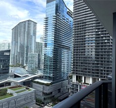 55 SW 9th St, Unit 1810 in Miami, FL - Building Photo - Building Photo
