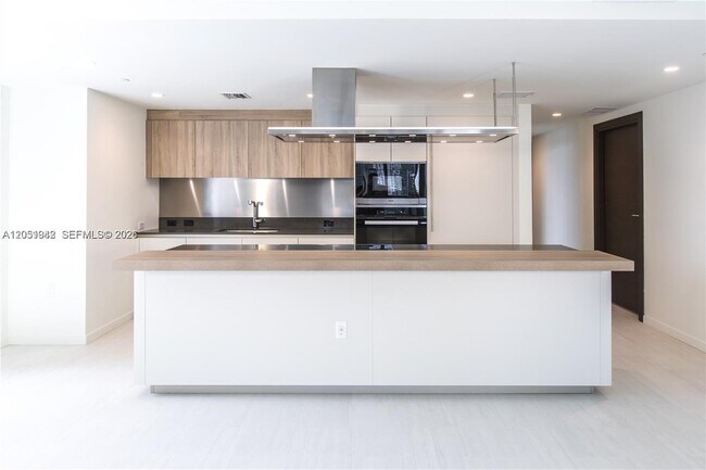property at 1000 Brickell Plaza