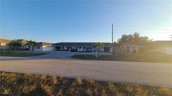 930 SW 47th Terrace in Cape Coral, FL - Building Photo