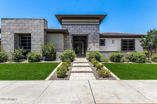 property at 1316 E Lynx Way